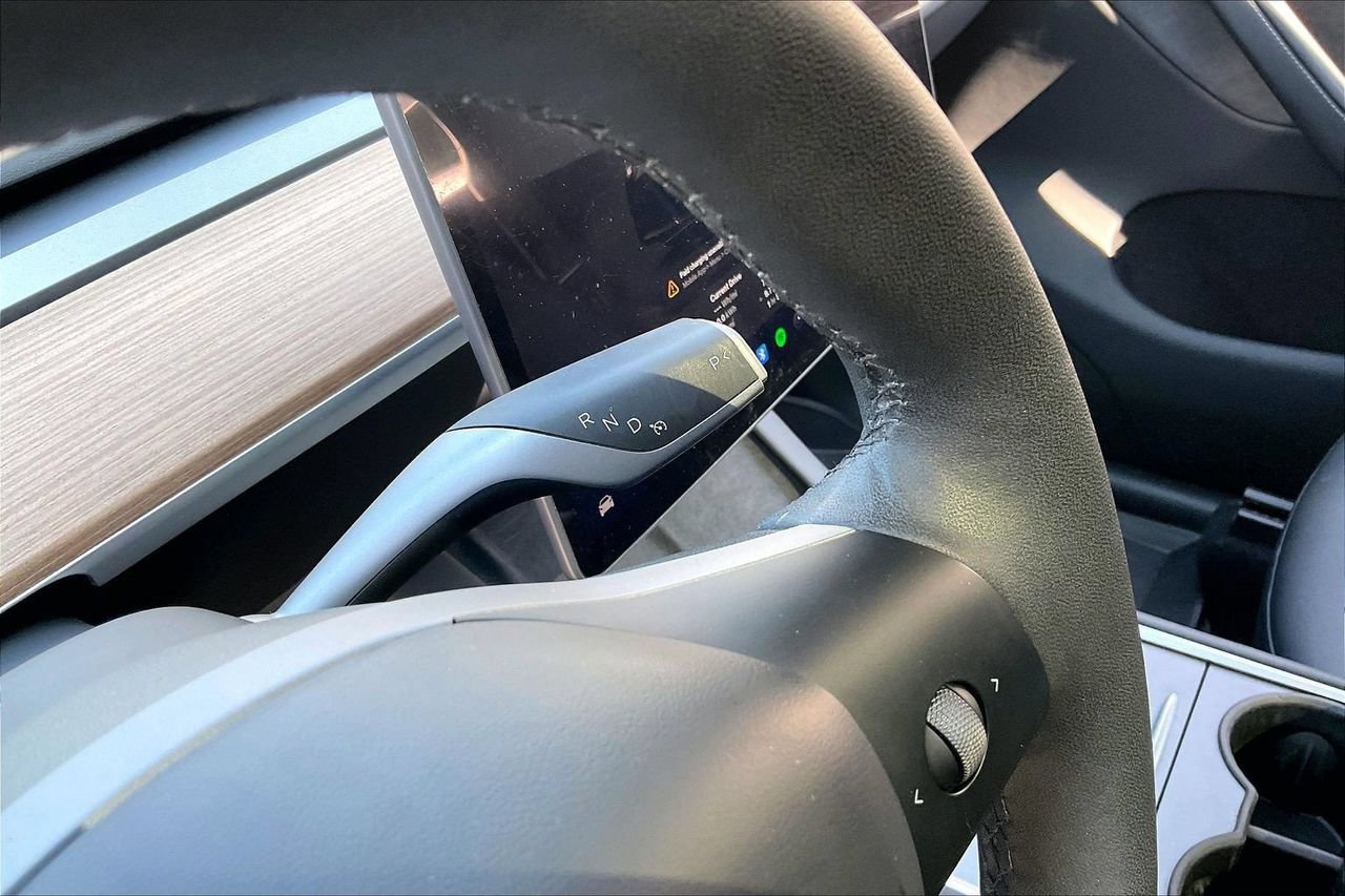 Used 2025 Tesla Model Y Performance AWD/4WD image 32