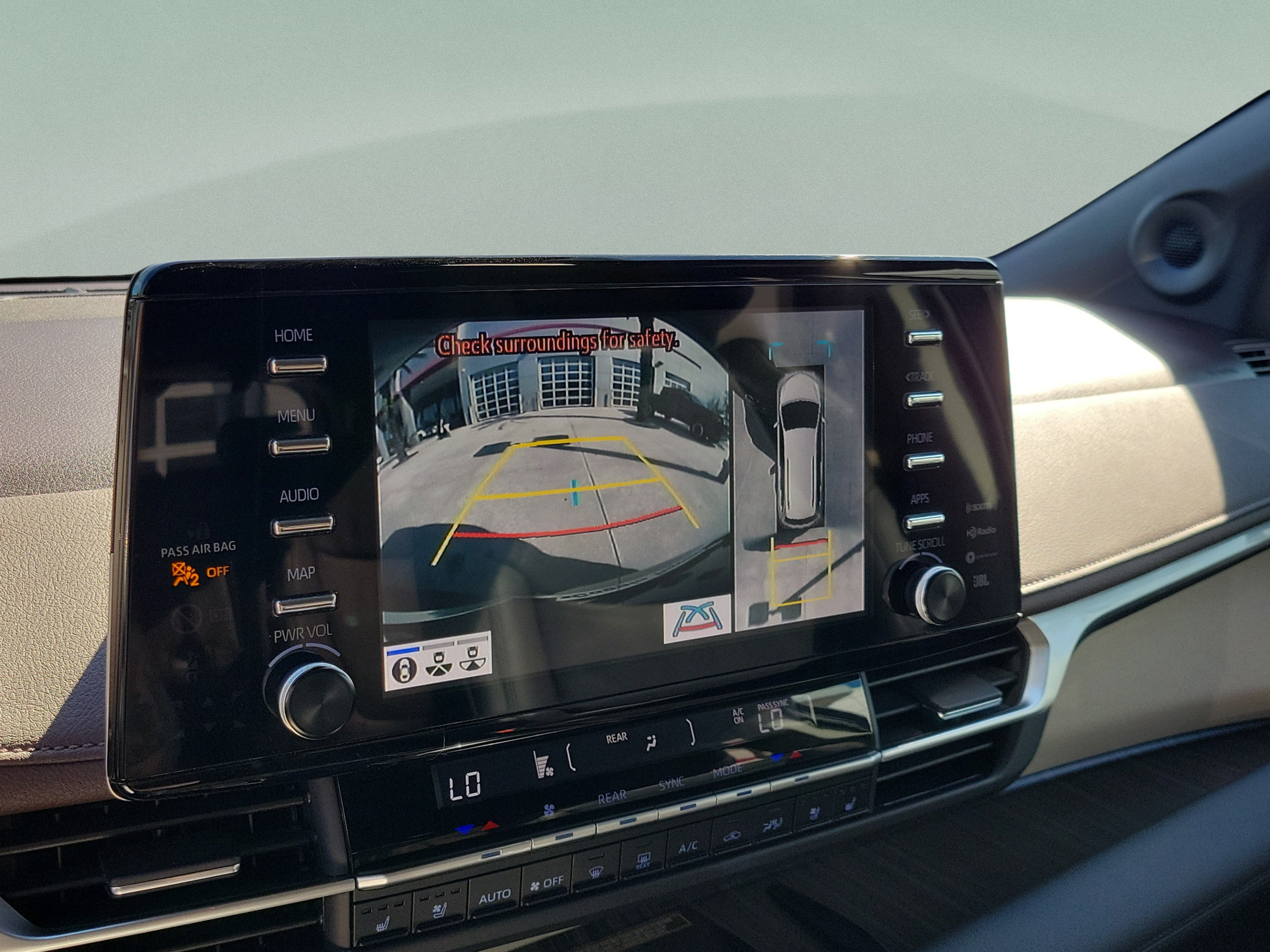 Certified 2024 Toyota Sienna Platinum FWD image 18