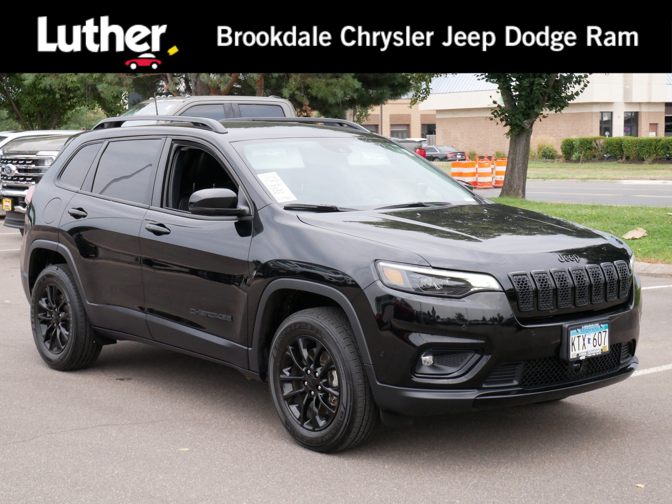 Used 2023 Jeep Cherokee Altitude Lux