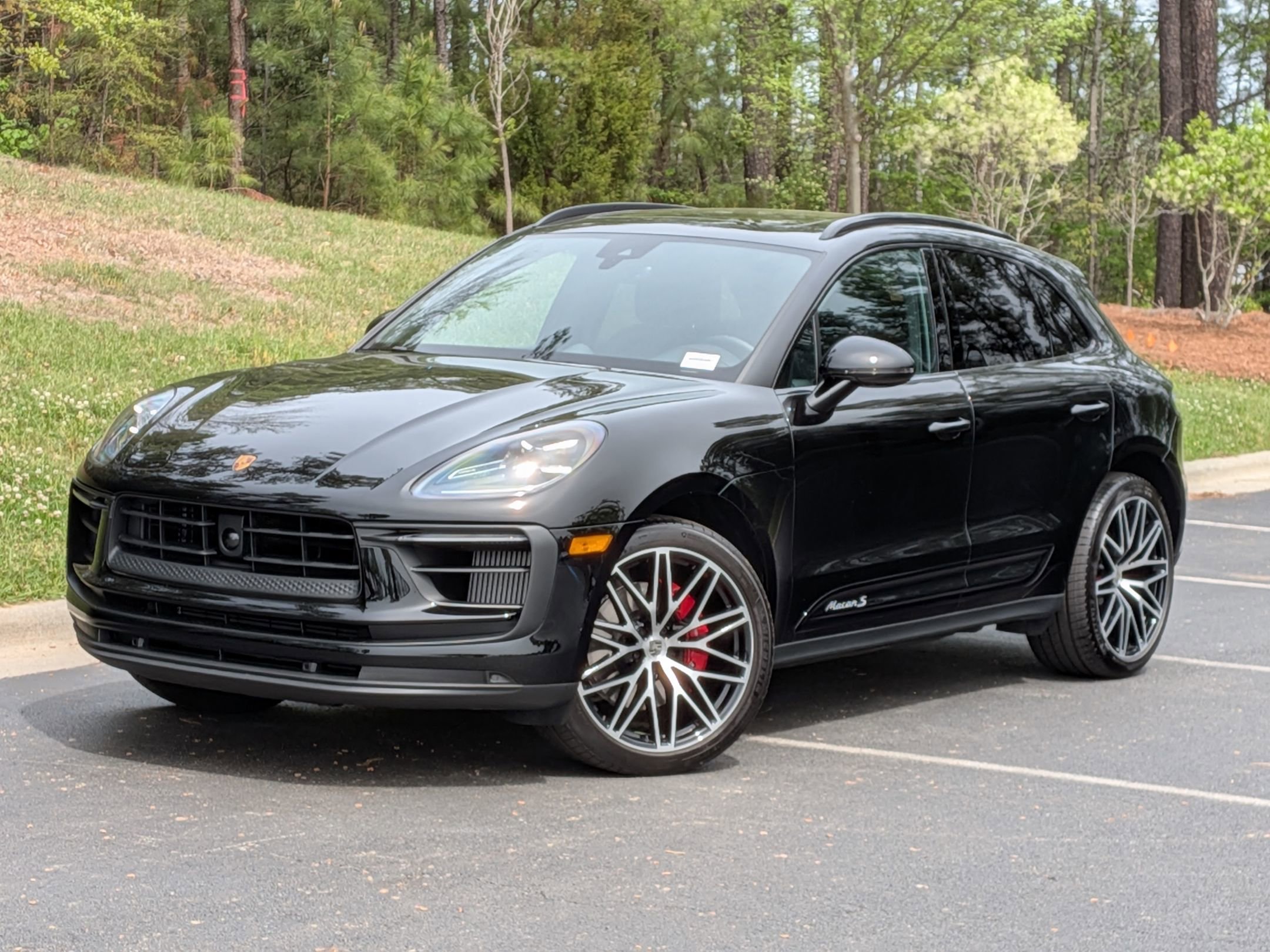 Certified 2026 Porsche Macan S AWD/4WD image 1