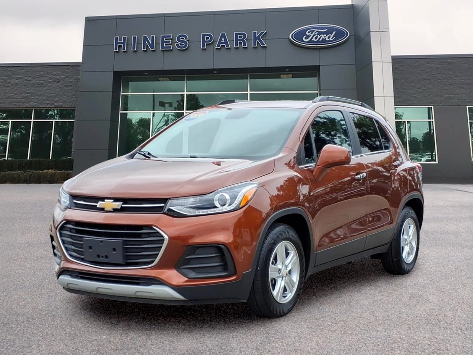 Used 2019 Chevrolet Trax LT w/ LT Convenience Package FWD image 3