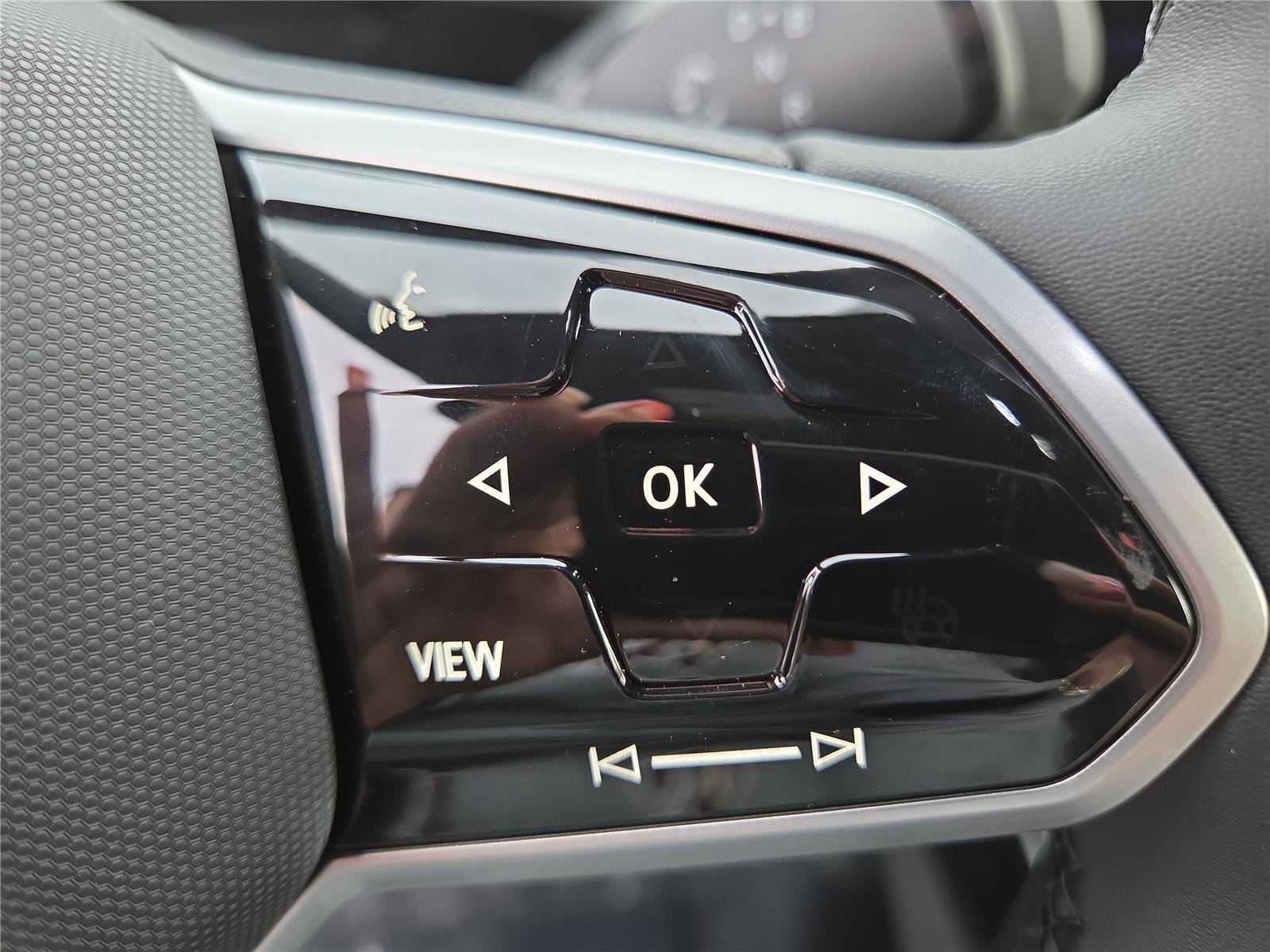 New 2025 Volkswagen ID.4 Pro image 17