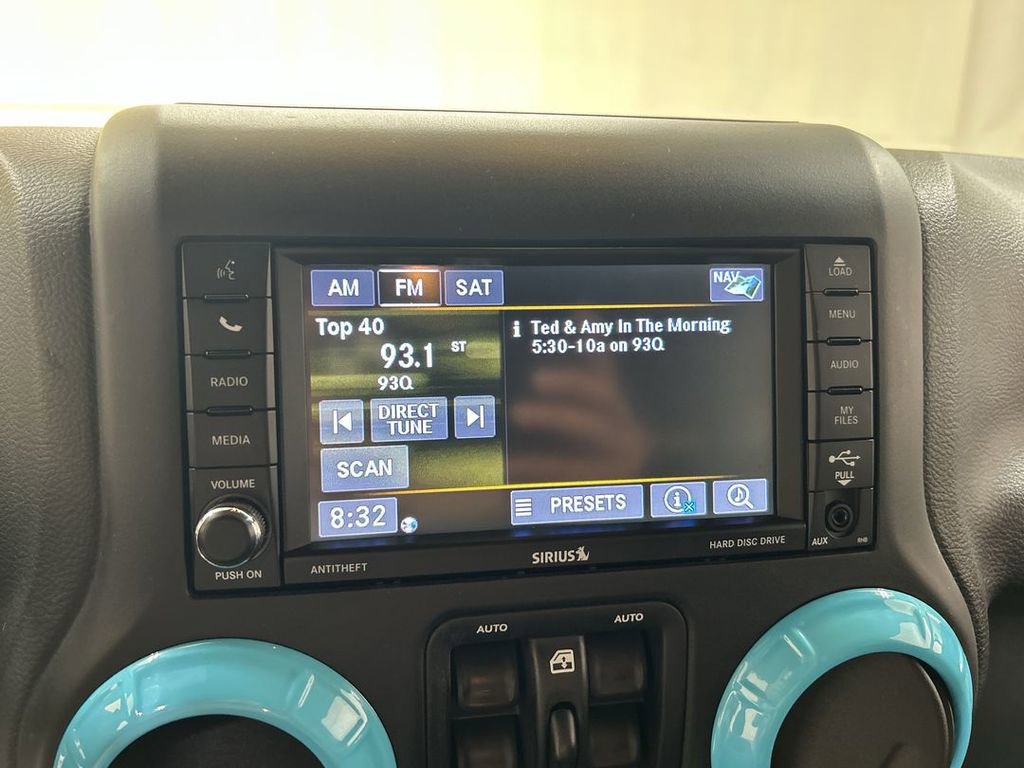 Used 2017 Jeep Wrangler Unlimited Sahara w/ Connectivity Group AWD/4WD image 14