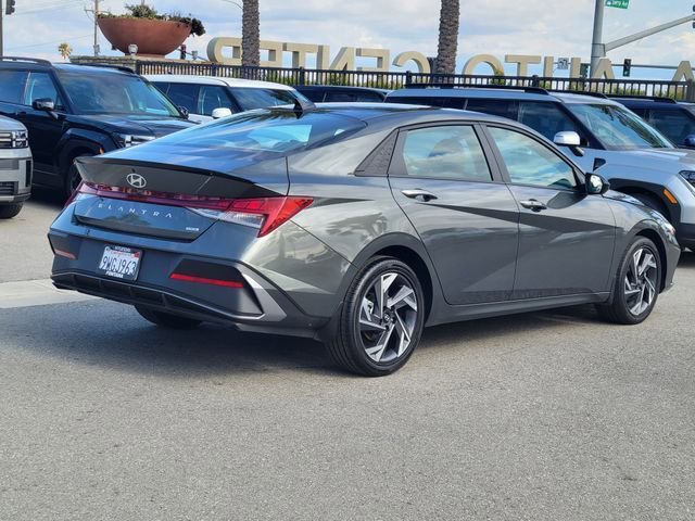 Used 2025 Hyundai Elantra SEL FWD image 4