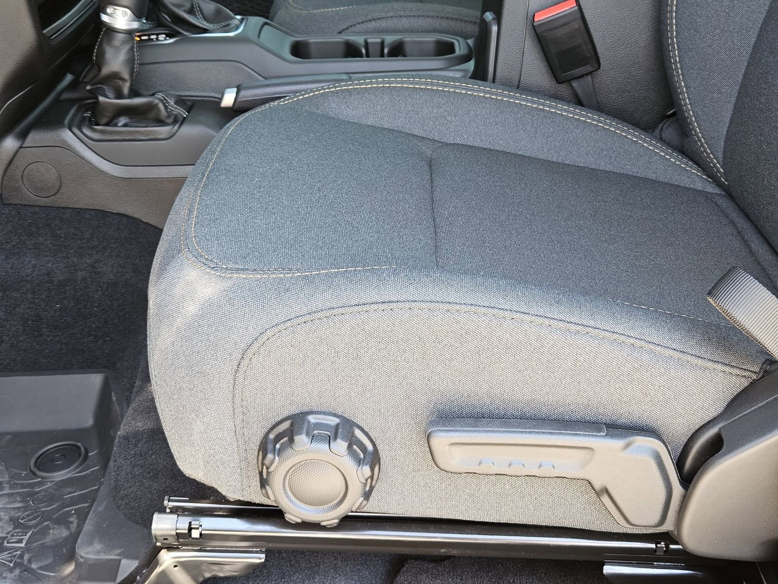 New 2025 Jeep Gladiator Sport image 21