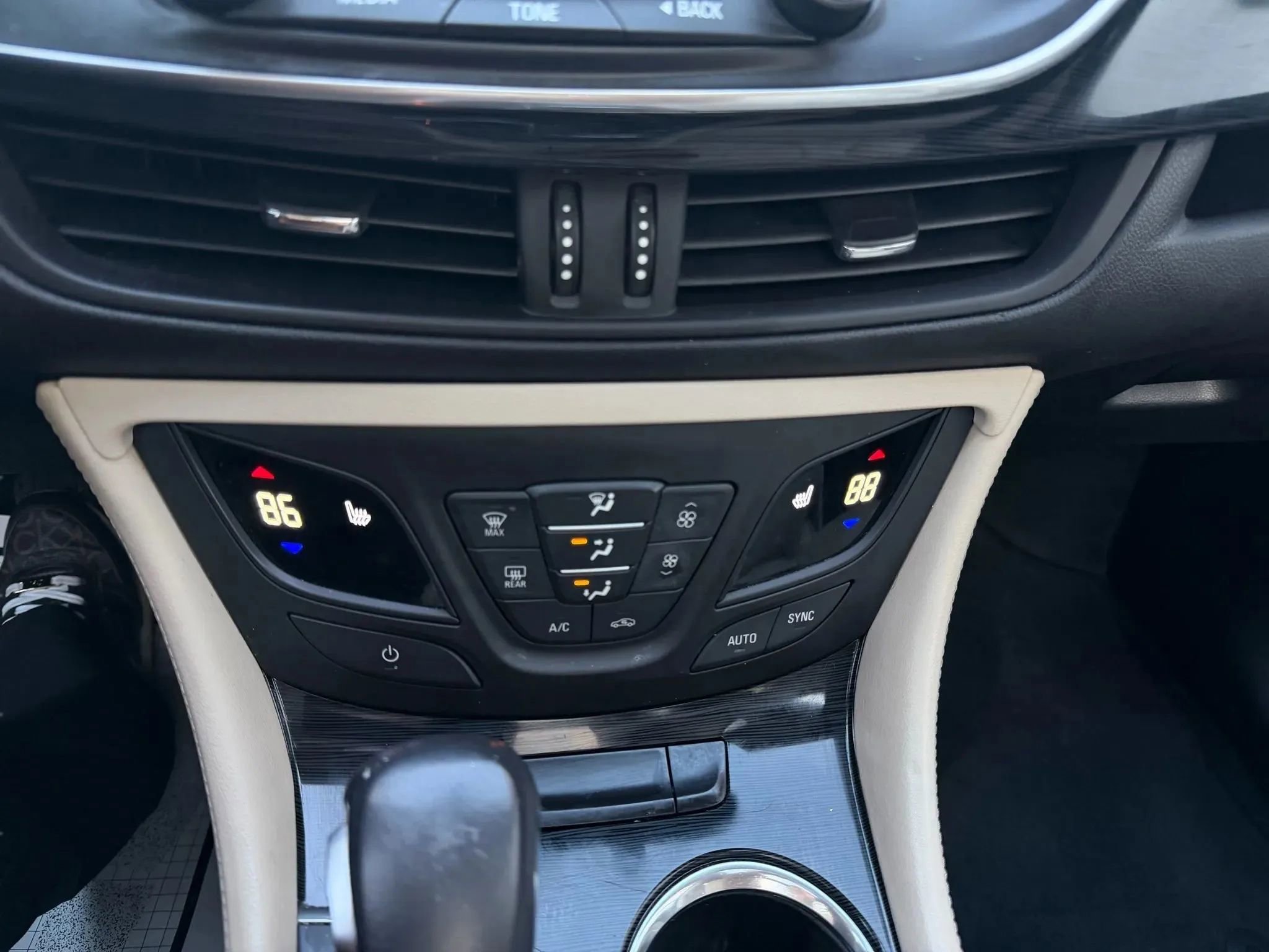 Used 2017 Buick Envision Essence image 29