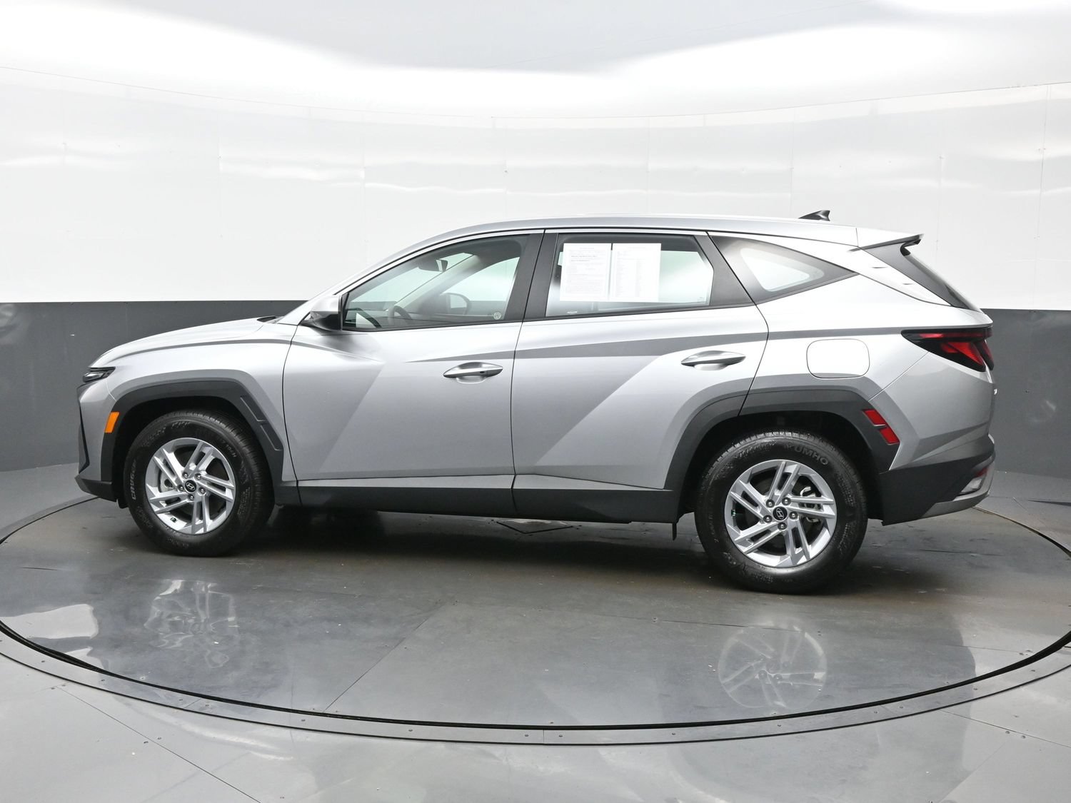 Used 2026 Hyundai Tucson SE FWD image 3