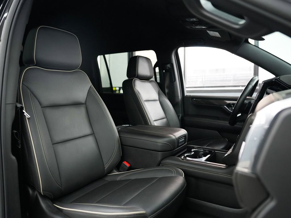 Used 2025 GMC Yukon XL Elevation w/ LPO, Elevation Black Package AWD/4WD image 37