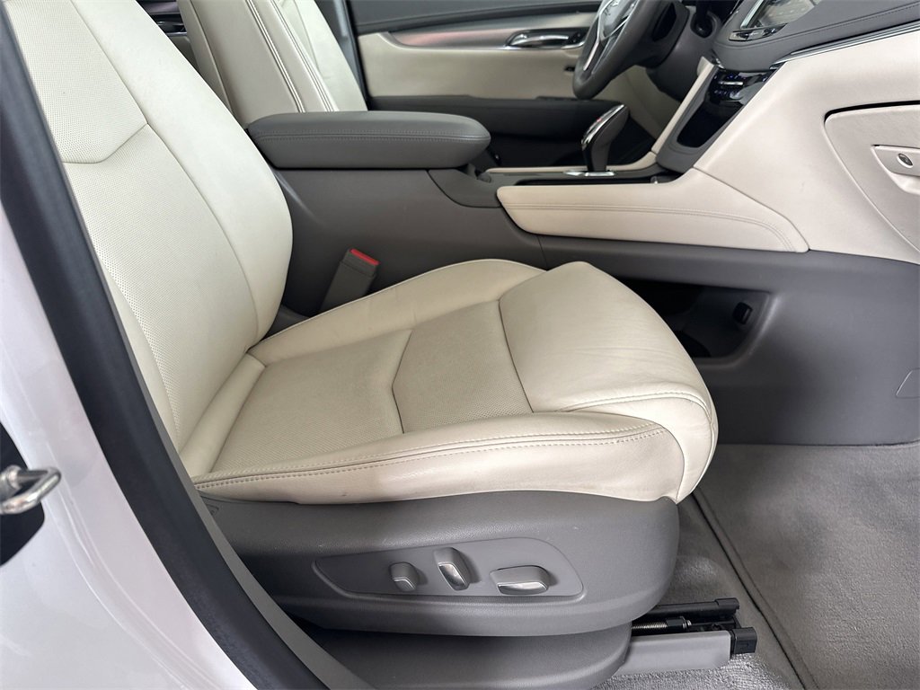 Used 2017 Cadillac XT5 Luxury w/ Driver Awareness Package image 35