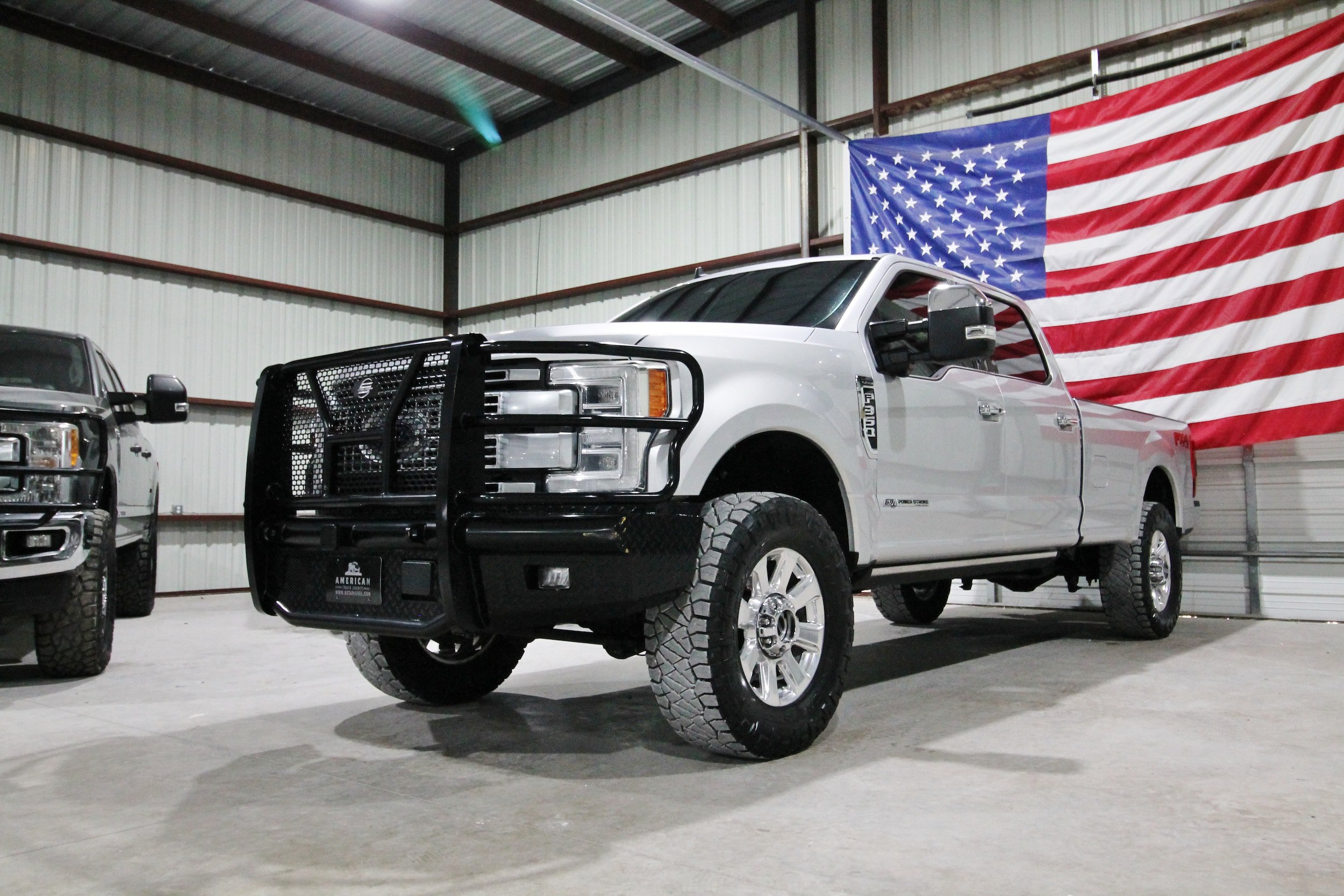 Used 2019 Ford F350 Platinum w/ Platinum Ultimate Package AWD/4WD image 3