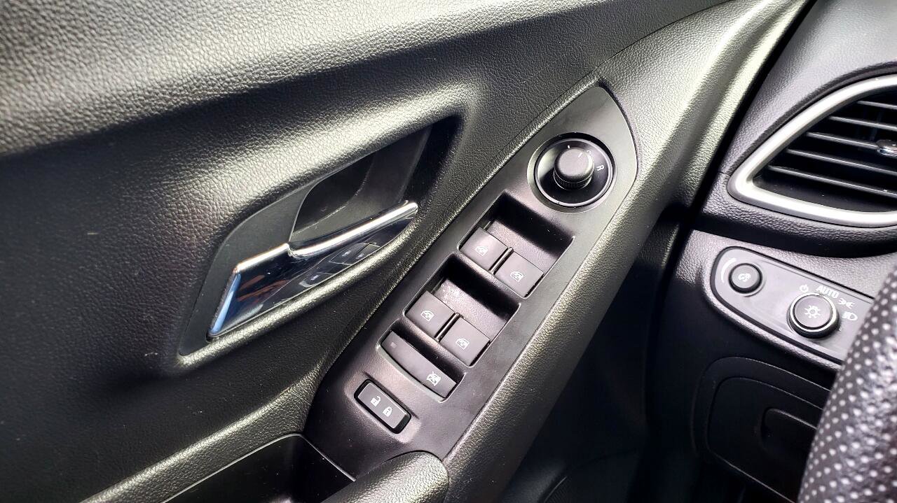 Used 2021 Chevrolet Trax LT image 13