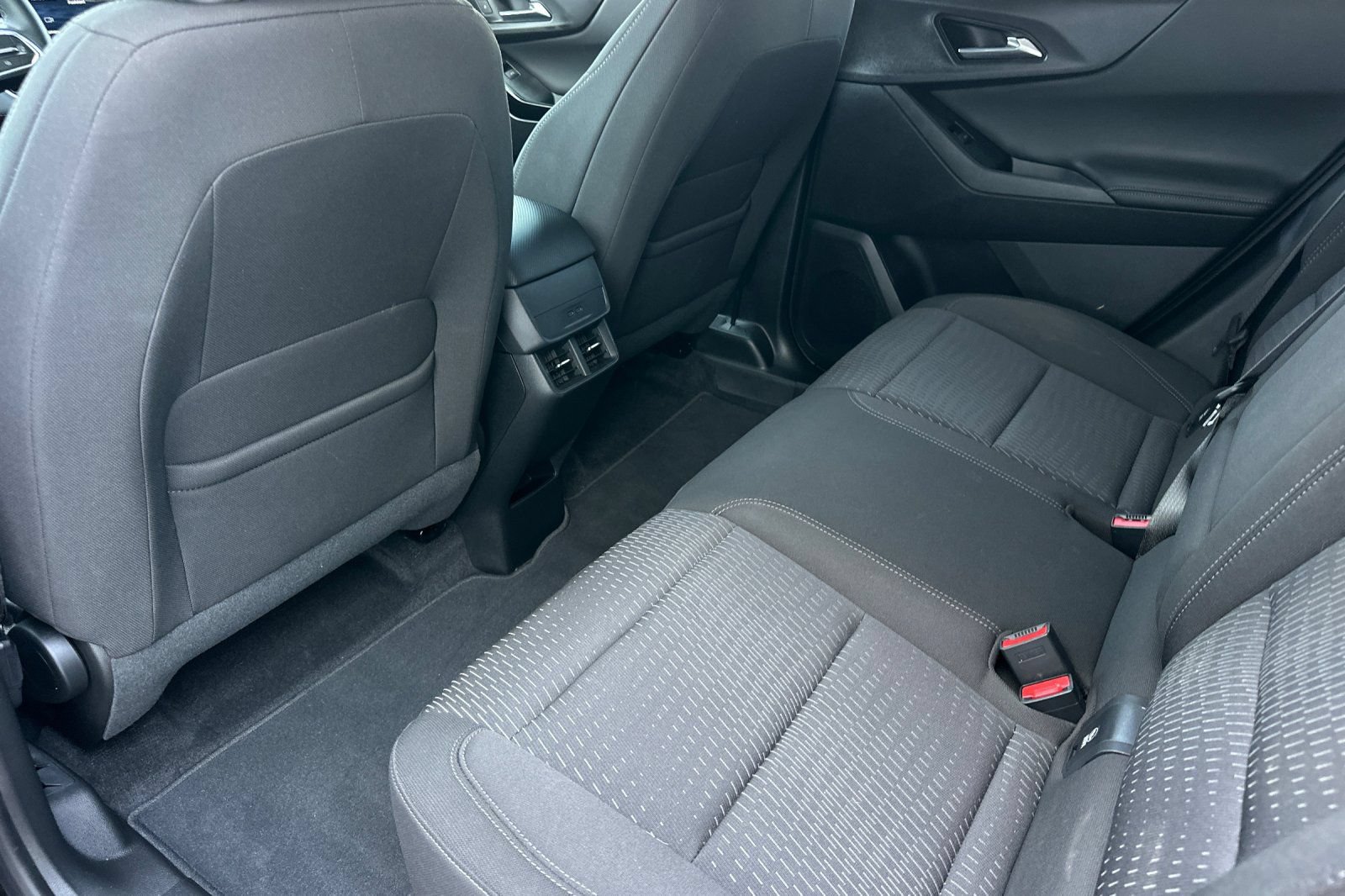 Used 2025 Chevrolet Equinox LT w/ Safety and Technology Package FWD image 14