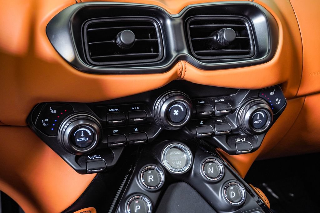 Used 2023 Aston Martin V8 Vantage Roadster RWD image 31