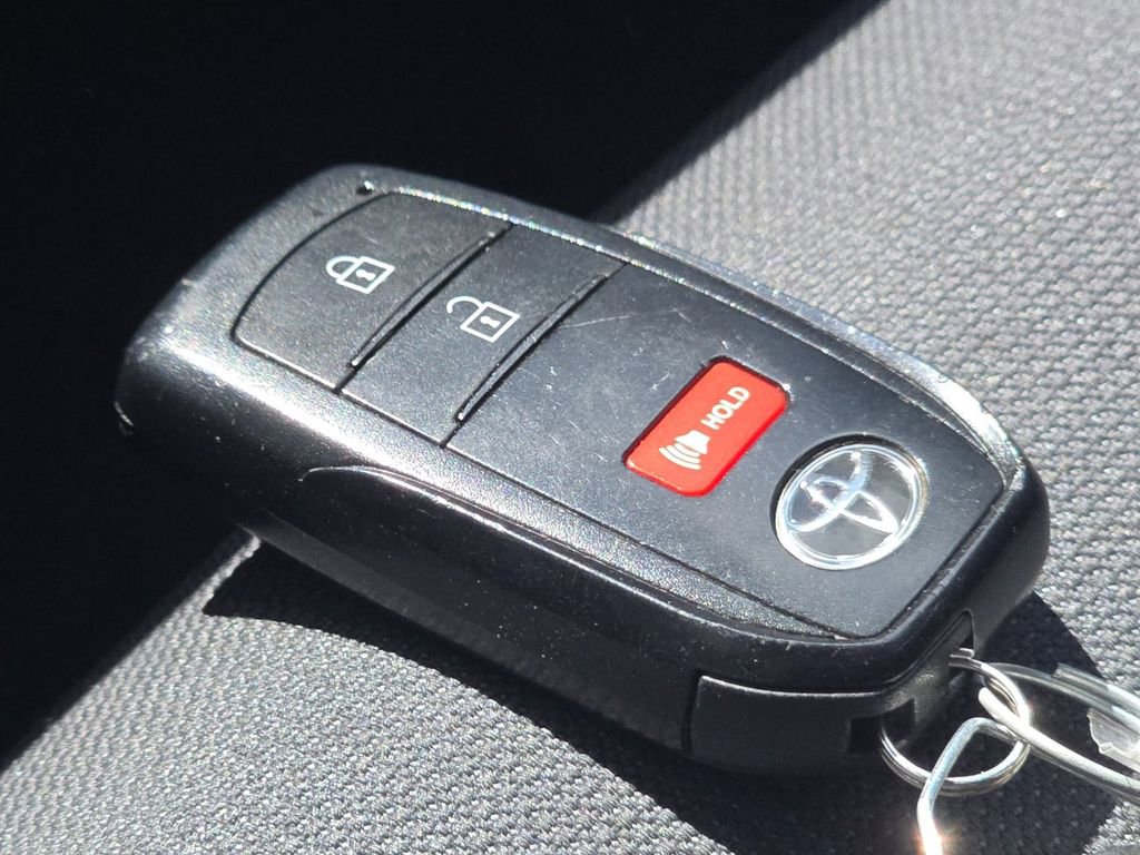 Used 2022 Toyota Corolla Cross LE FWD image 32