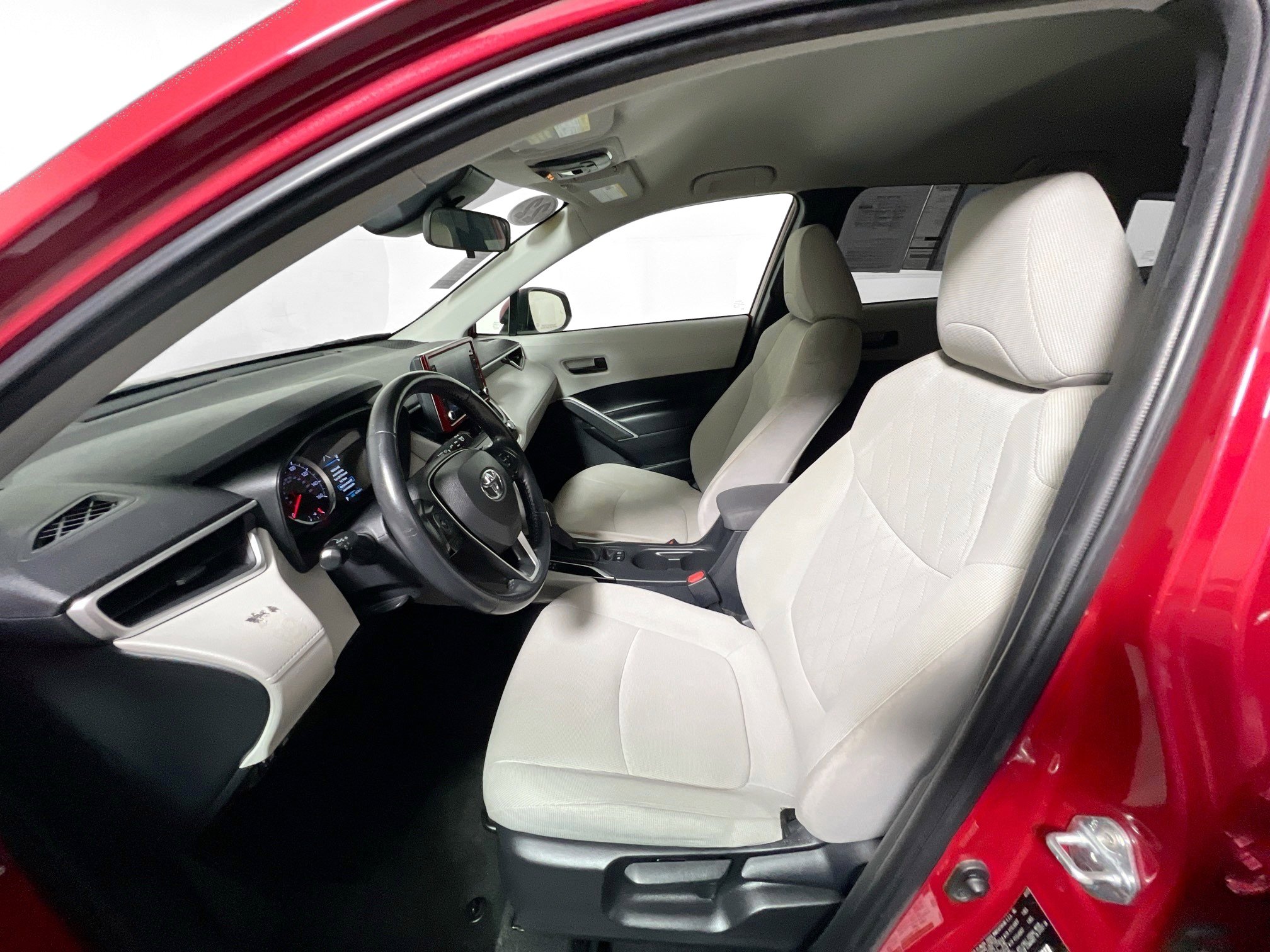 Used 2022 Toyota Corolla Cross LE image 14