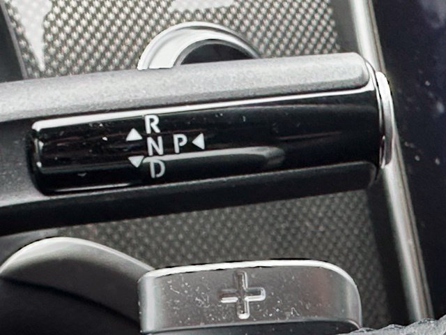 Used 2024 Mercedes-Benz GLC 300 4MATIC image 23