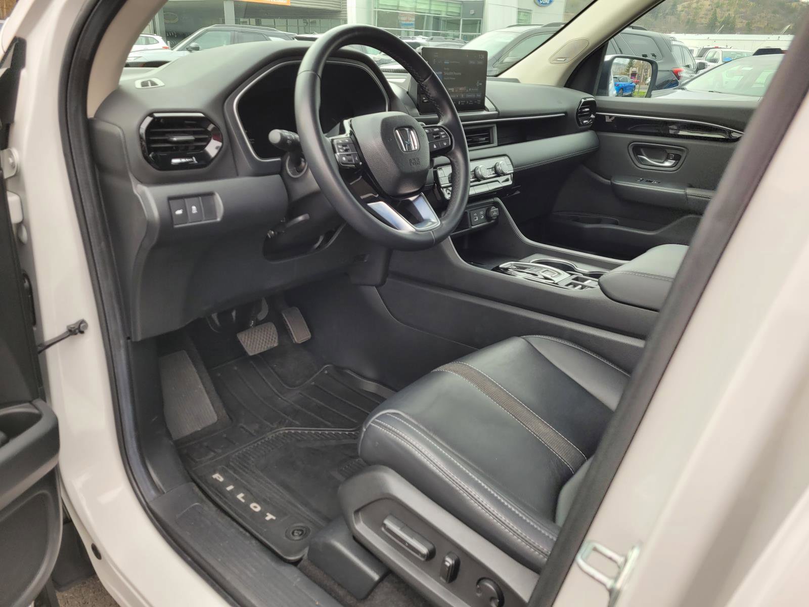 Used 2024 Honda Pilot Touring image 10