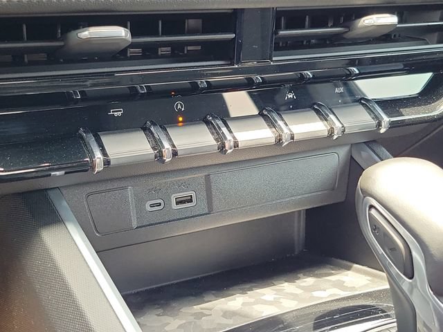 Used 2024 Chevrolet Colorado LT RWD image 27