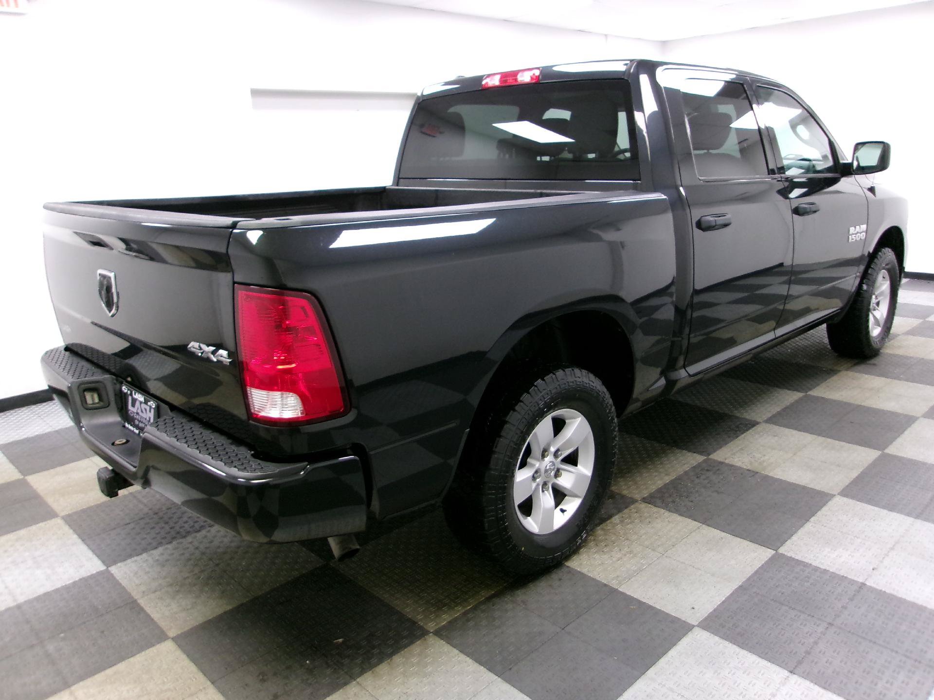 Used 2017 RAM 1500 Express AWD/4WD image 12