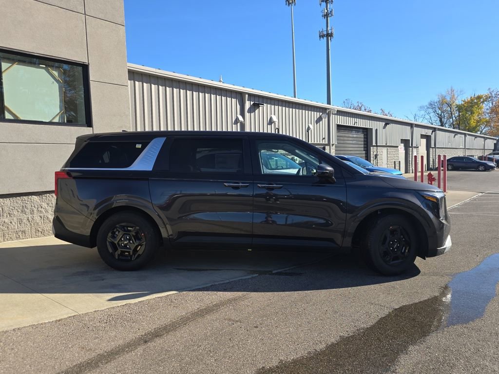 New 2026 Kia Carnival LX image 3