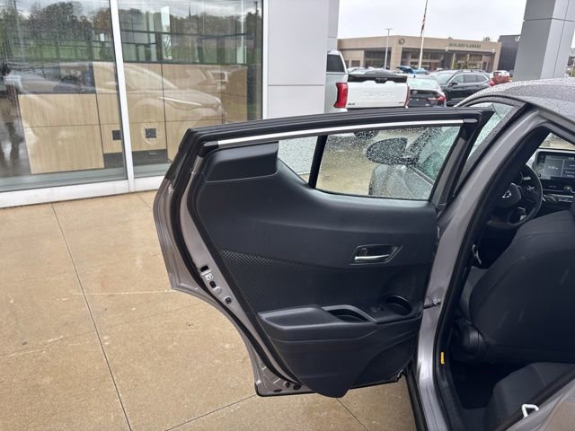 Used 2020 Toyota C-HR LE FWD image 29