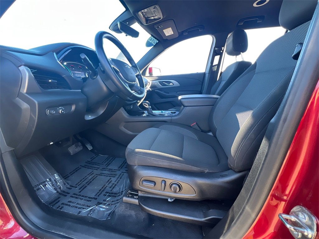 Used 2023 Chevrolet Traverse LT w/ Midnight/Sport Edition image 30