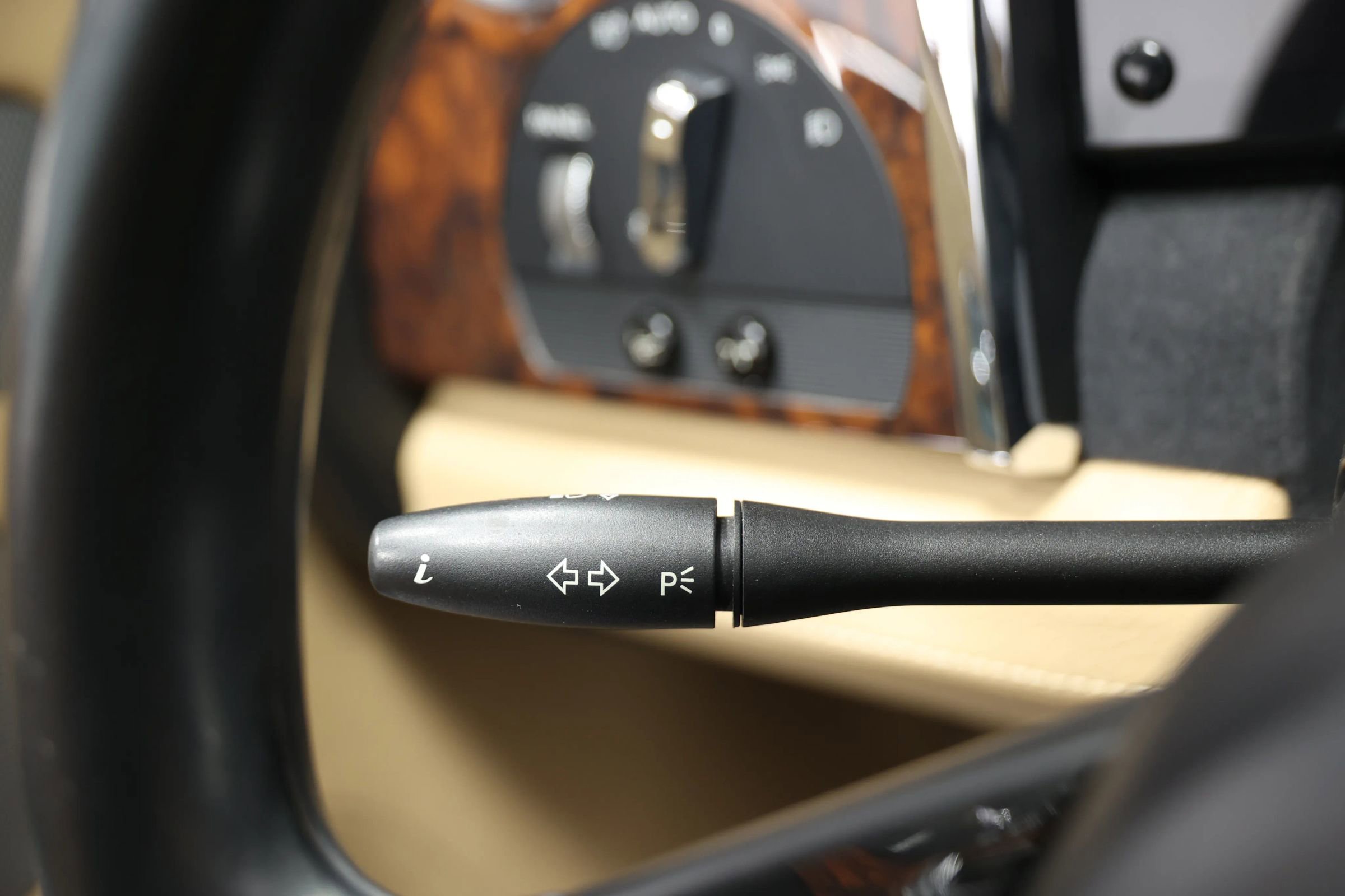 Used 2011 Rolls-Royce Ghost image 25