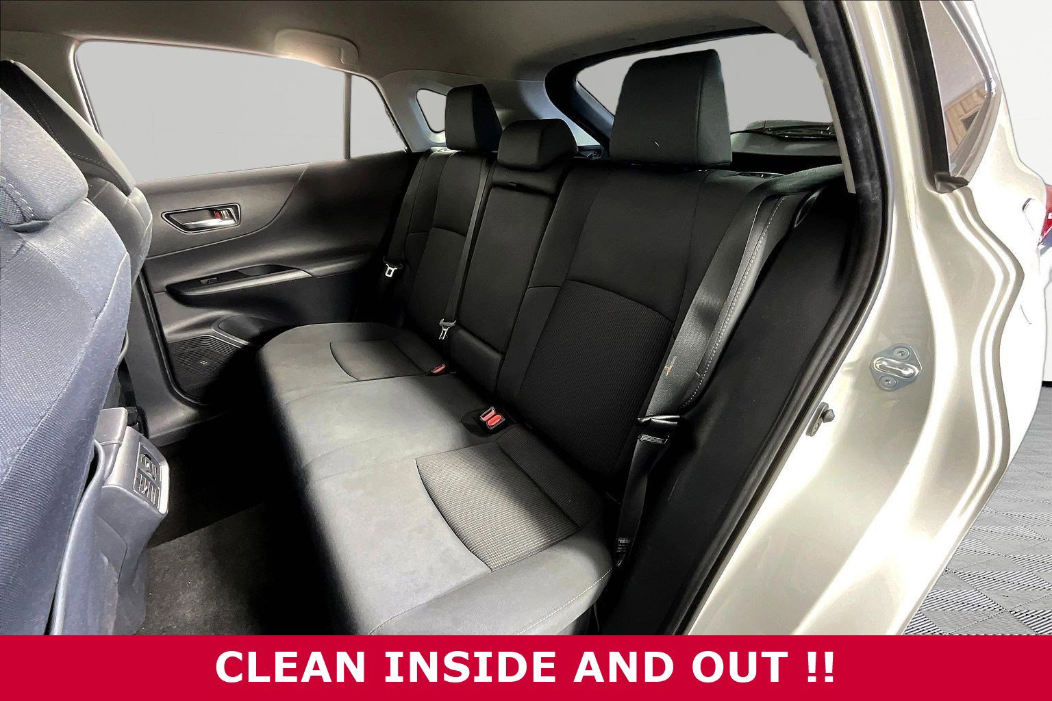 Used 2022 Toyota Venza LE AWD/4WD image 22