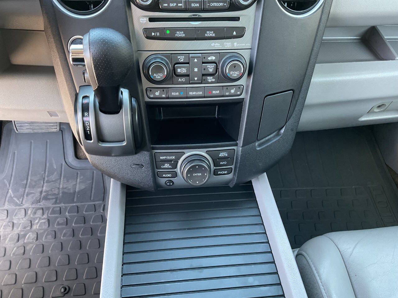 Used 2013 Honda Pilot Touring image 25