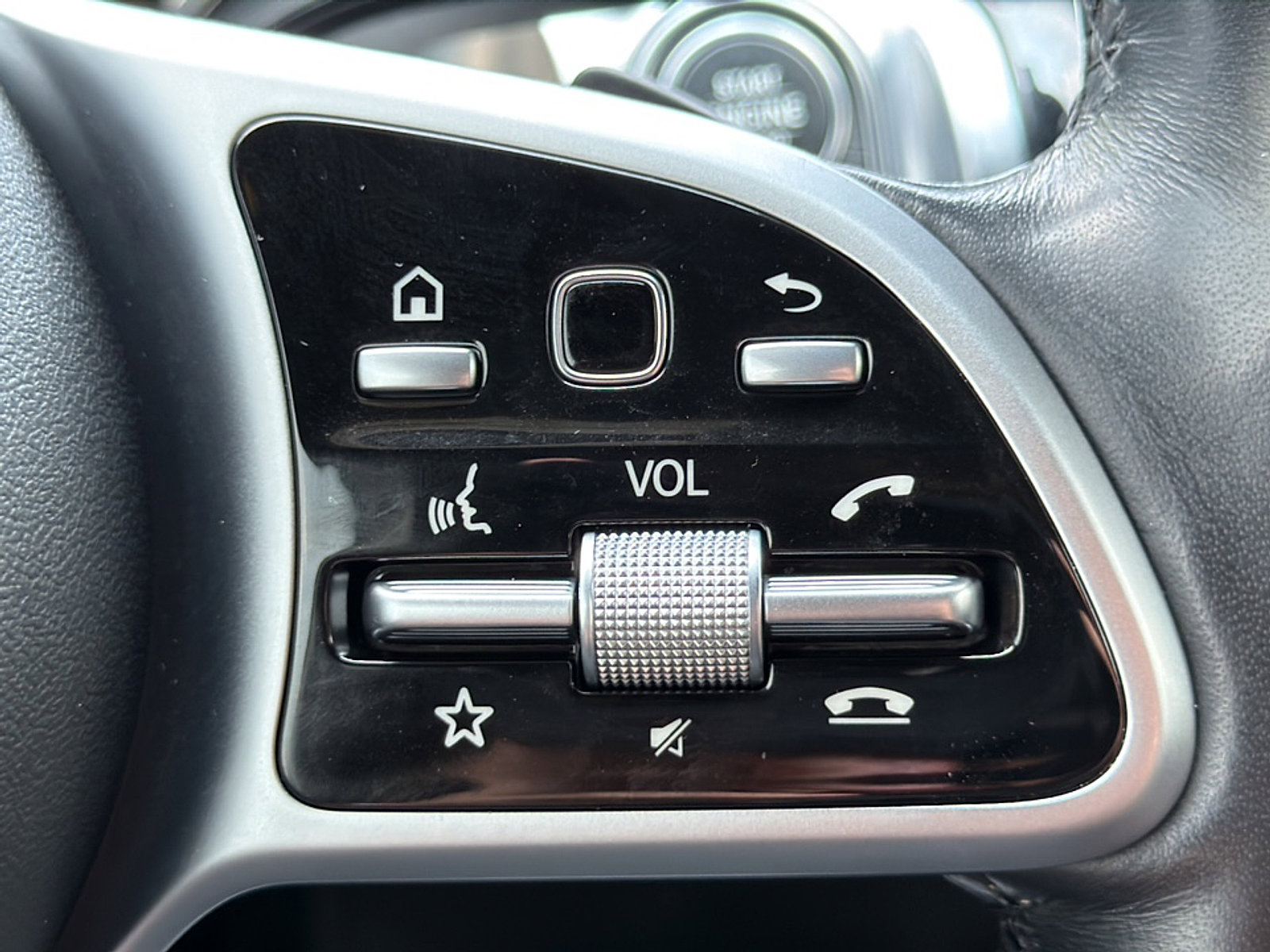 Used 2021 Mercedes-Benz GLB 250 4MATIC image 25