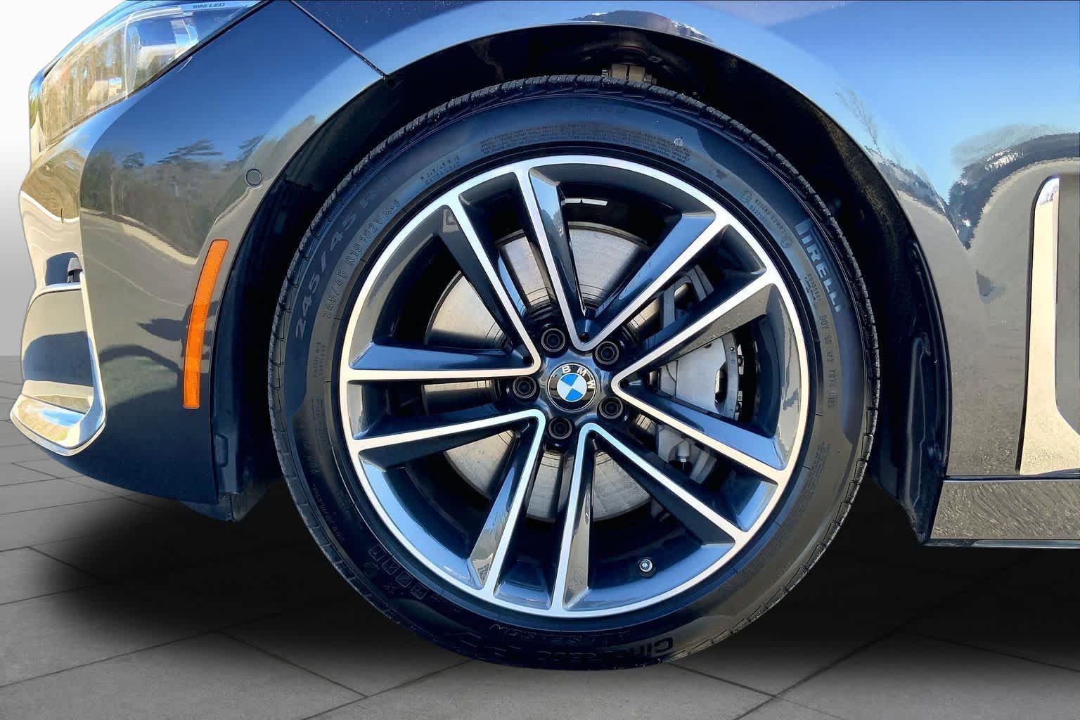 Used 2022 BMW 750i xDrive AWD/4WD image 10