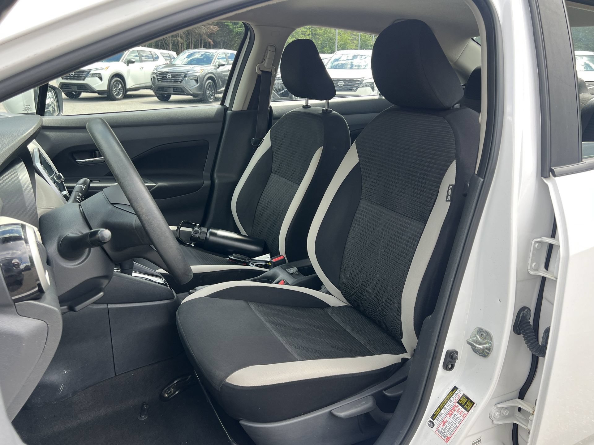 Used 2022 Nissan Versa SV FWD image 15