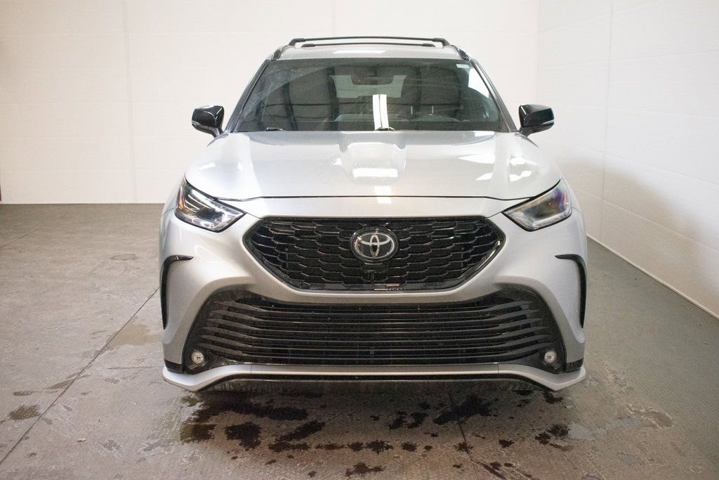 Used 2023 Toyota Highlander XSE image 2