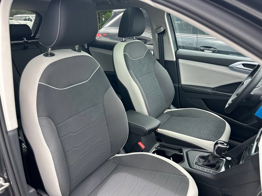 New 2026 Volkswagen Taos SE w/ Panoramic Sunroof Package FWD image 45