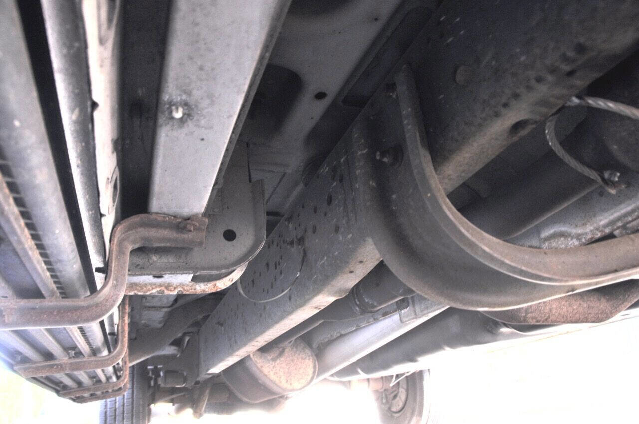 Used 2010 Ford E-350 and Econoline 350 XLT image 32