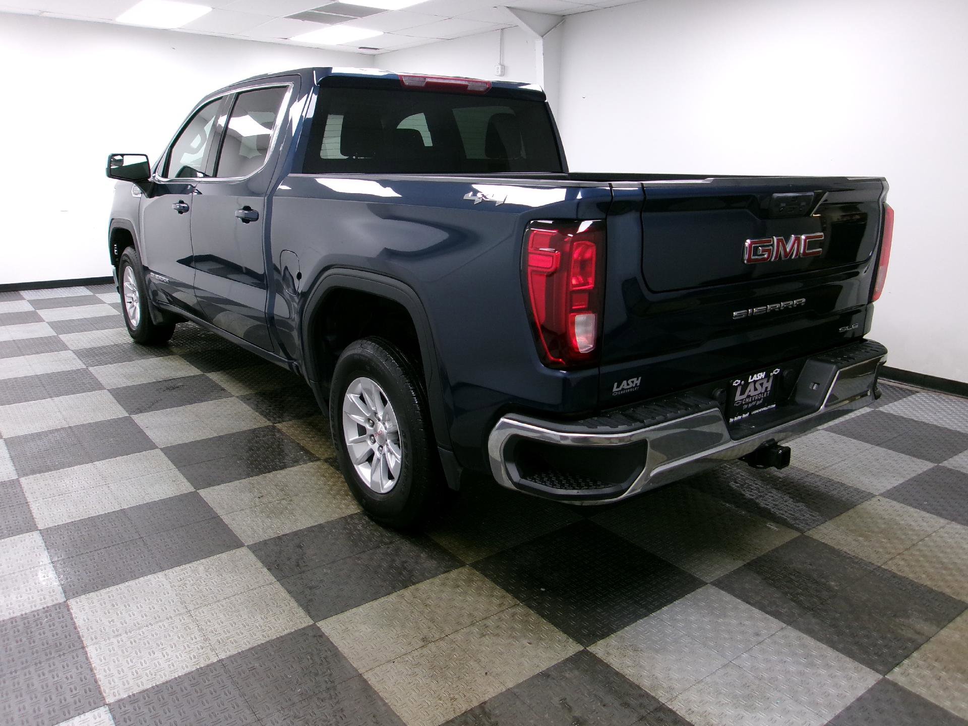 Certified 2022 GMC Sierra 1500 SLE image 2