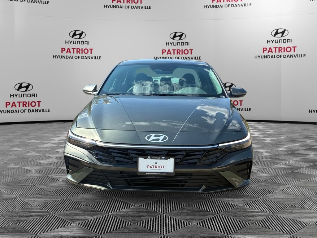 Used 2026 Hyundai Elantra SE FWD image 8