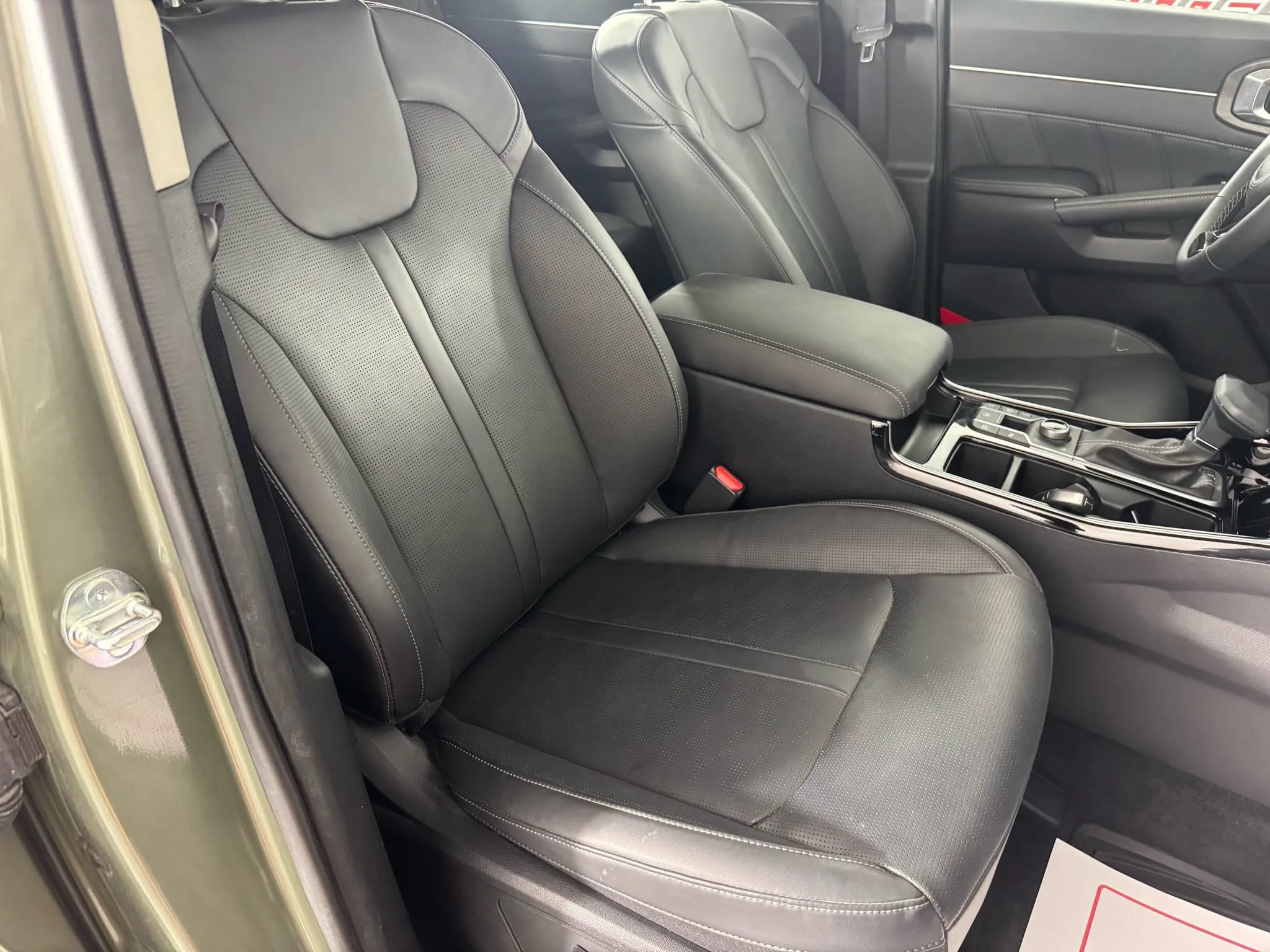 Used 2025 Kia Sorento SX AWD/4WD image 37