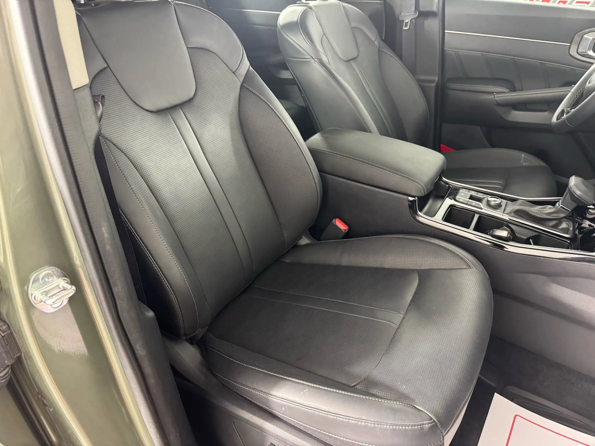 Used 2025 Kia Sorento SX image 37