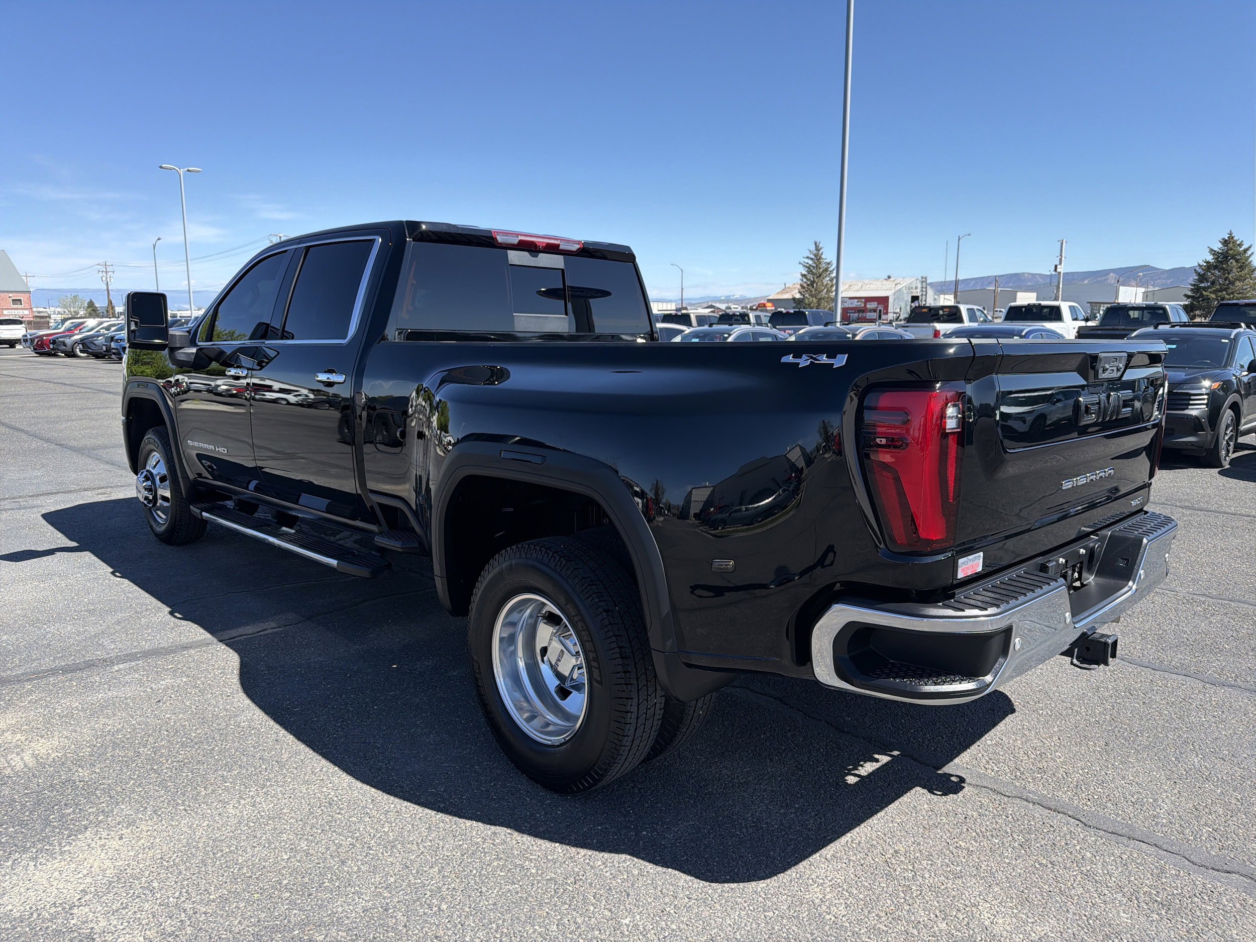 Used 2025 GMC Sierra 3500 SLT w/ SLT Convenience Package AWD/4WD image 5