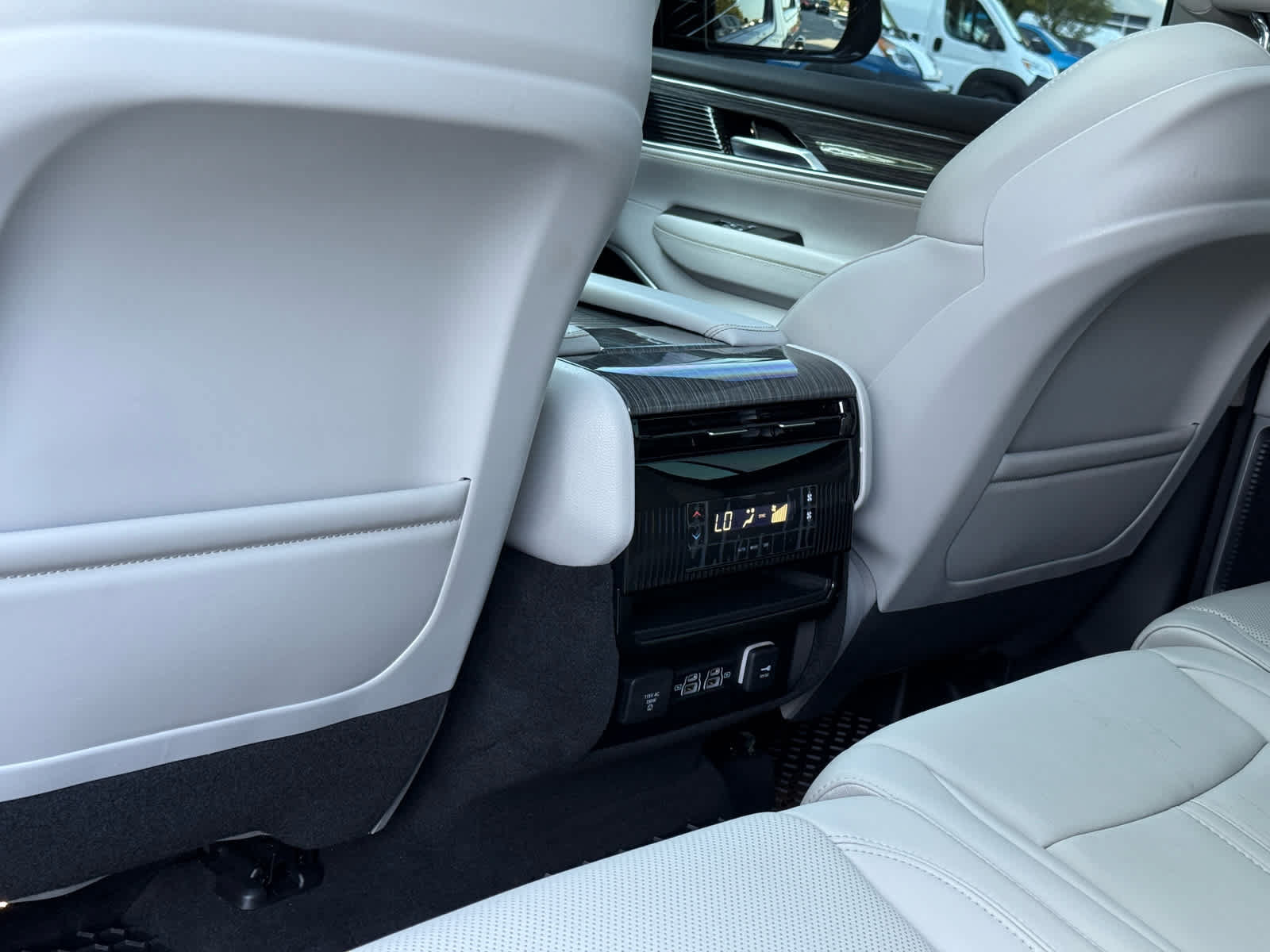 Used 2022 Jeep Wagoneer Series II w/ Premium Group I AWD/4WD image 27
