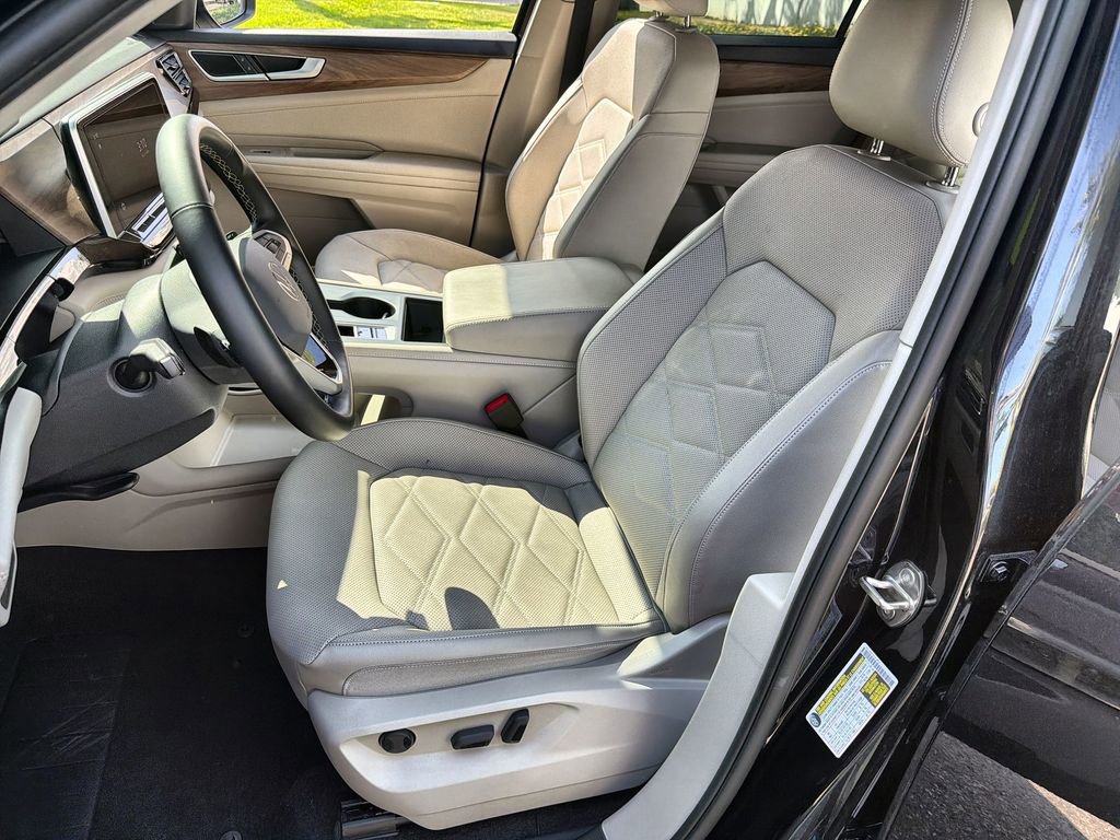 Used 2024 Volkswagen Atlas SE image 13