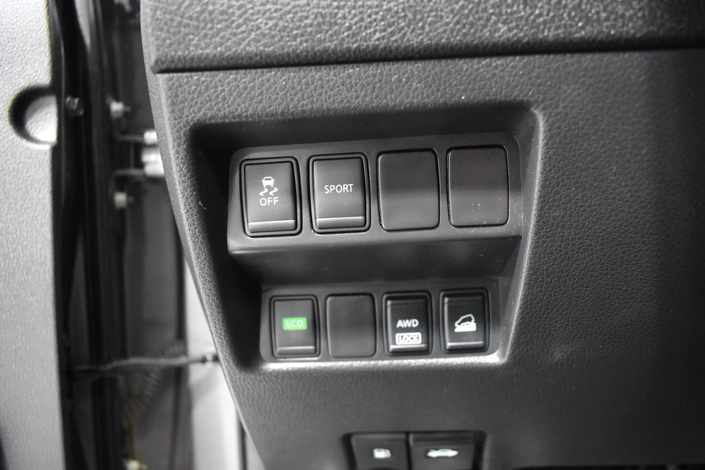 Used 2016 Nissan Rogue SV w/ SV Moonroof Package AWD/4WD image 19