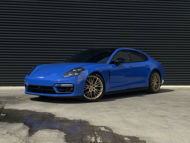 Used 2023 Porsche Panamera GTS image 1