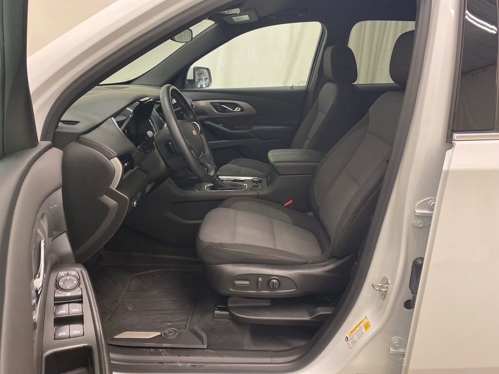 Used 2023 Chevrolet Traverse LT image 14