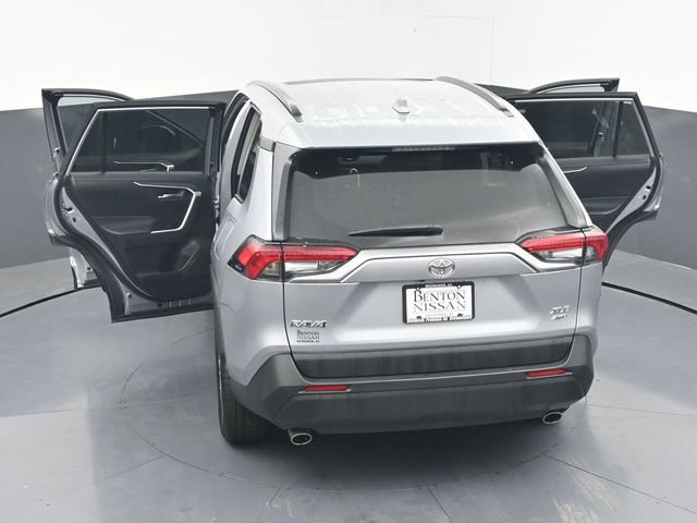 Used 2022 Toyota RAV4 XLE Premium AWD/4WD image 45
