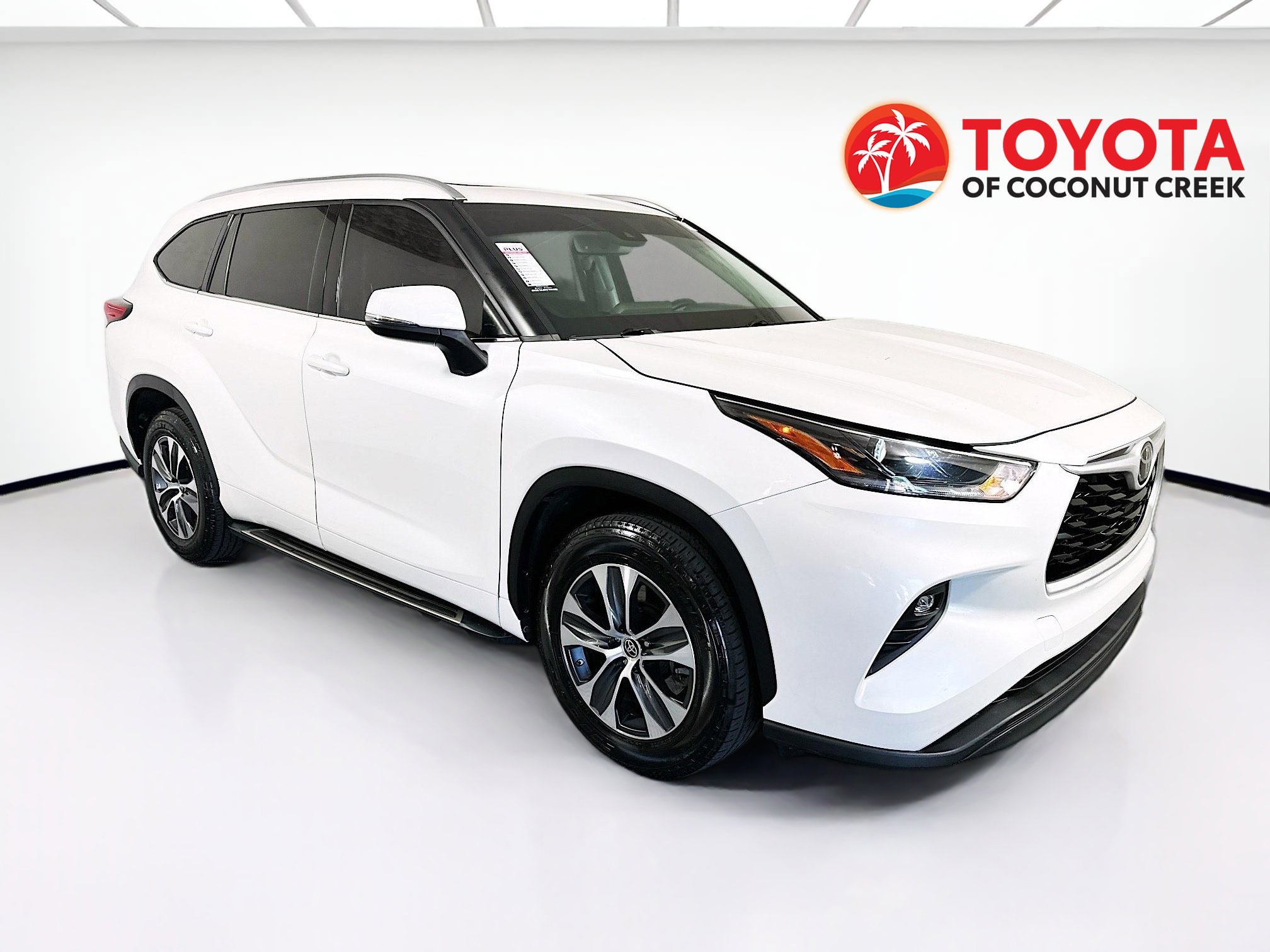Used 2021 Toyota Highlander XLE image 1