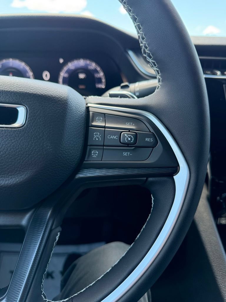 Certified 2025 Jeep Grand Cherokee Laredo X w/ Luxury Tech Group I AWD/4WD image 20