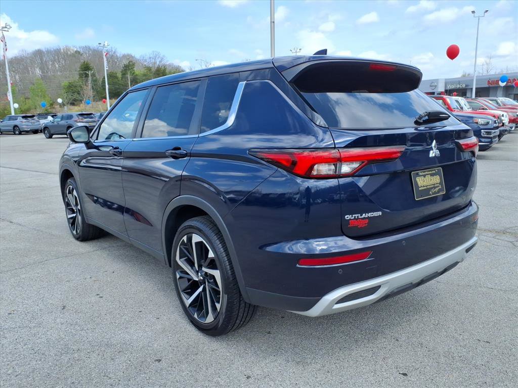 Used 2022 Mitsubishi Outlander SE image 3