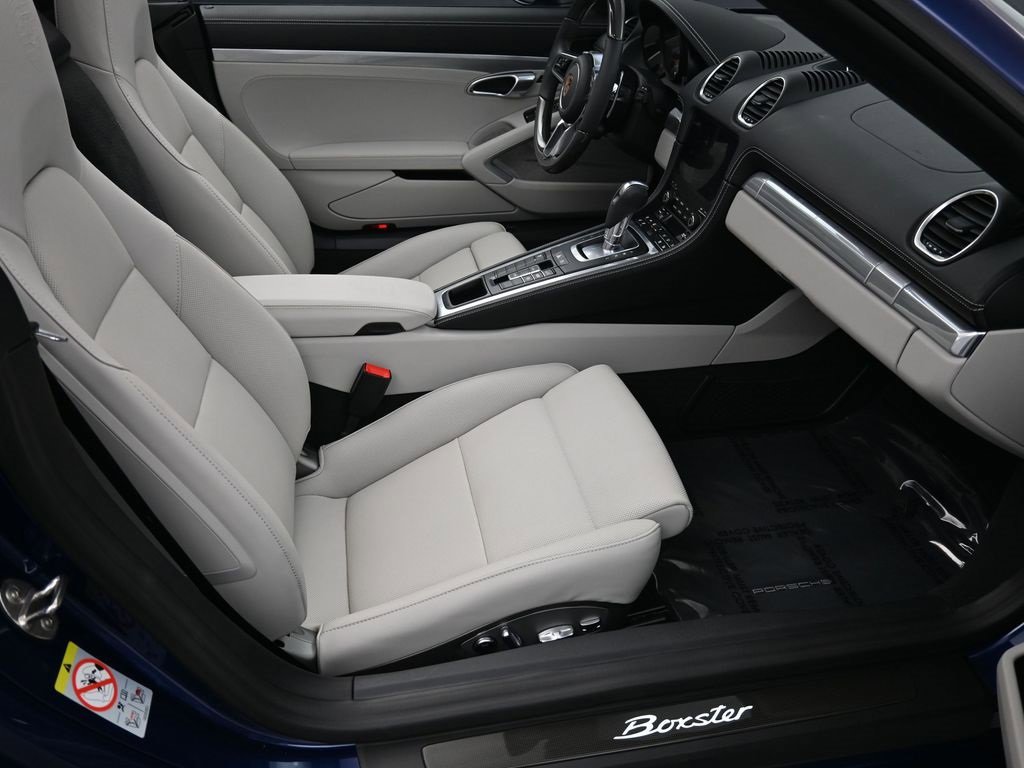 Used 2025 Porsche 718 Boxster image 16